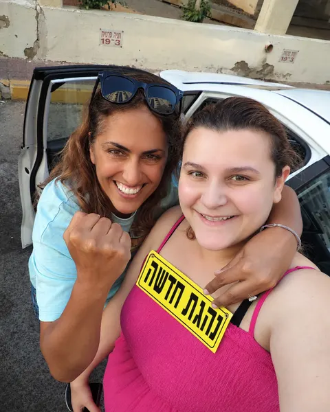 רוז עם תלמידה שעברה טסט